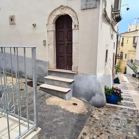 度假居 Residenza Giannini A 罗迪-加尔加尼科